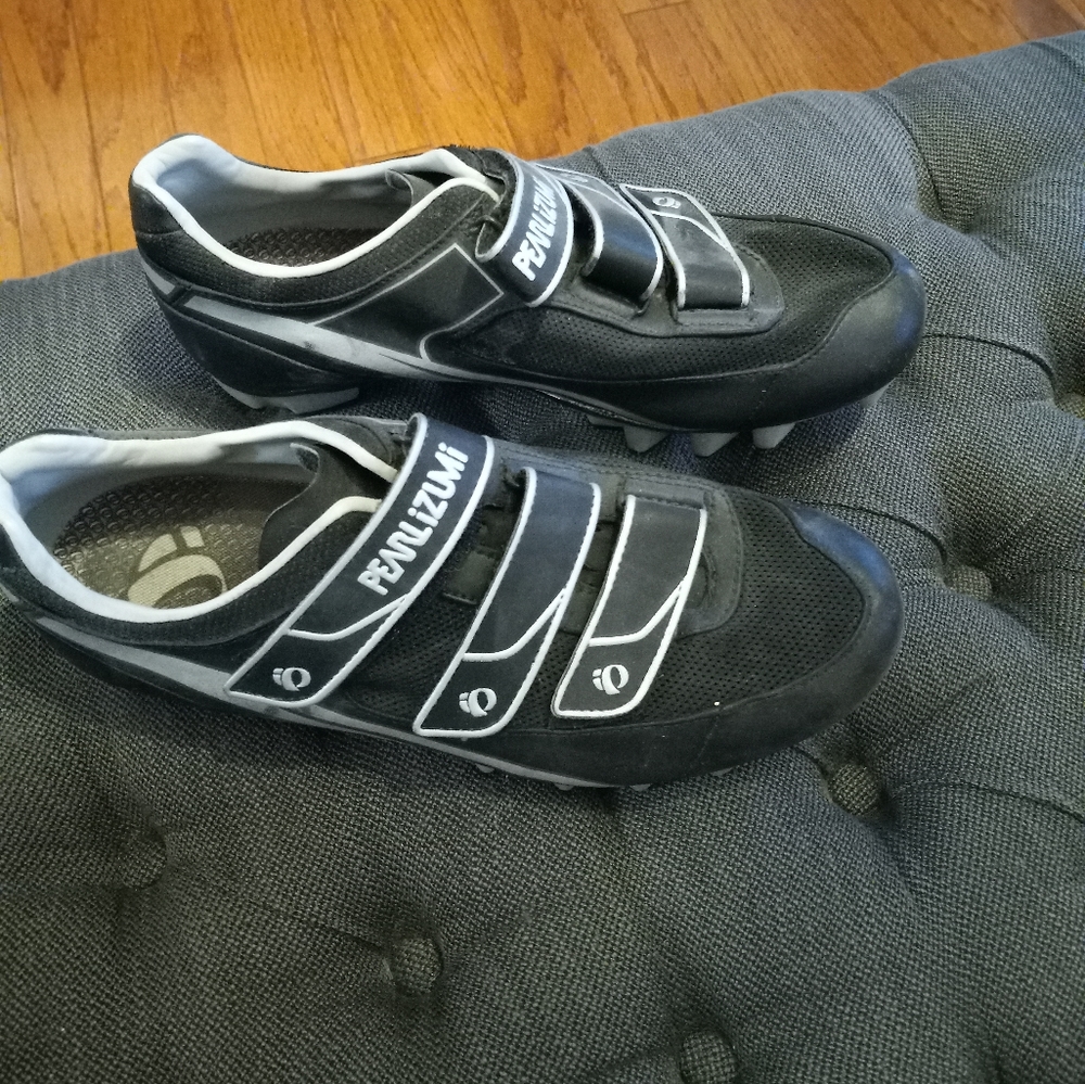 Women biking shoes/spin bike